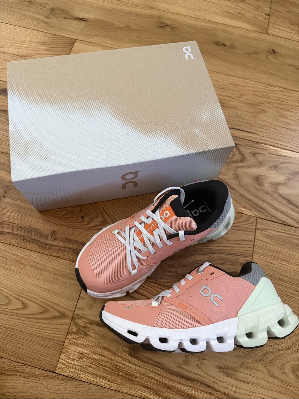 NWT On Cloudflyer 4 Peach Aloe Running Shoes (Women’s 6.5)